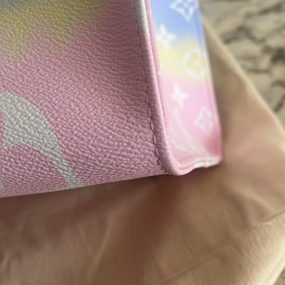 Louis Vuitton Escale On The Go GM - Picture 13 of 15